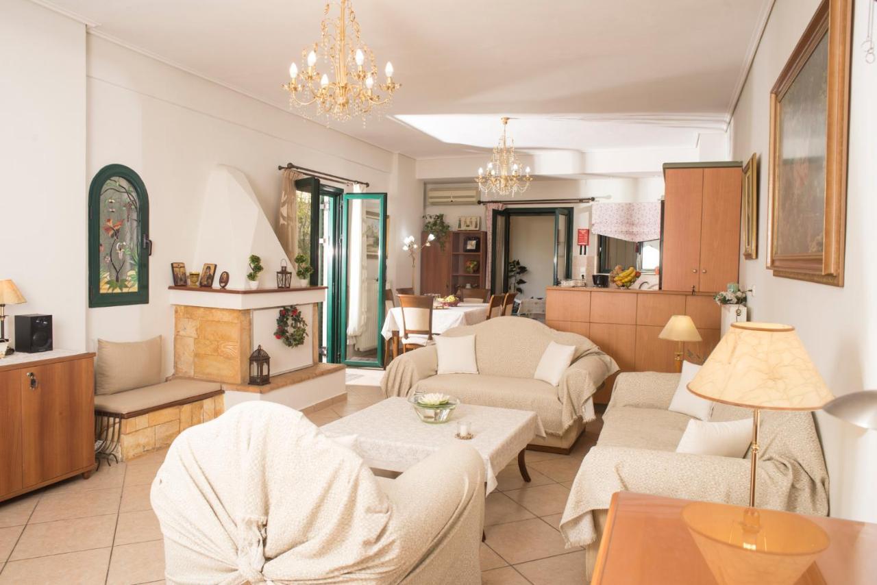 Maisonette With Garden In The Heart Of The Historical Kalamata Center Exterior photo