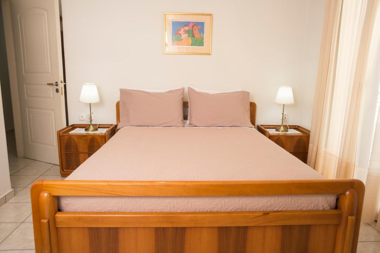 Maisonette With Garden In The Heart Of The Historical Kalamata Center Exterior photo