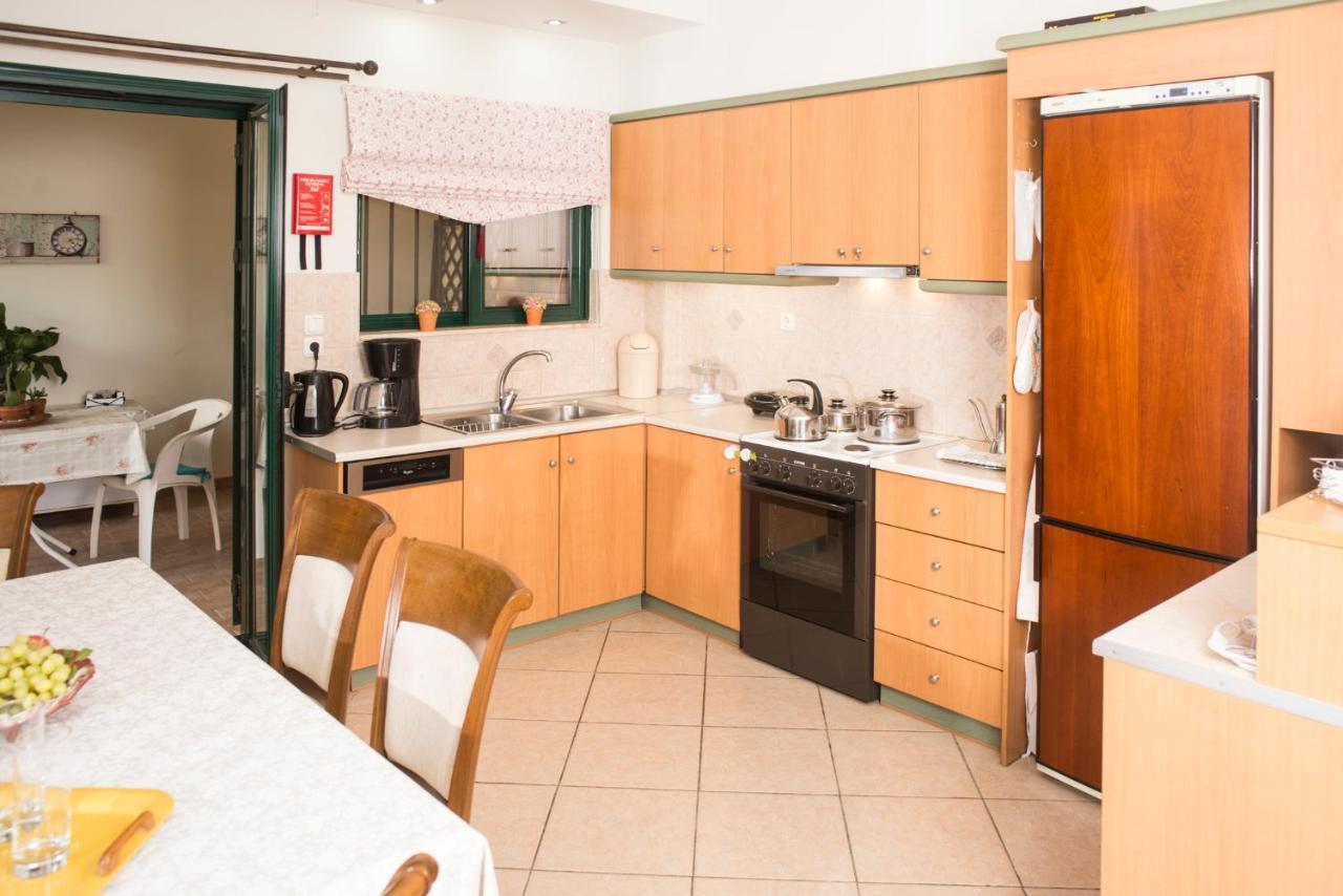 Maisonette With Garden In The Heart Of The Historical Kalamata Center Exterior photo