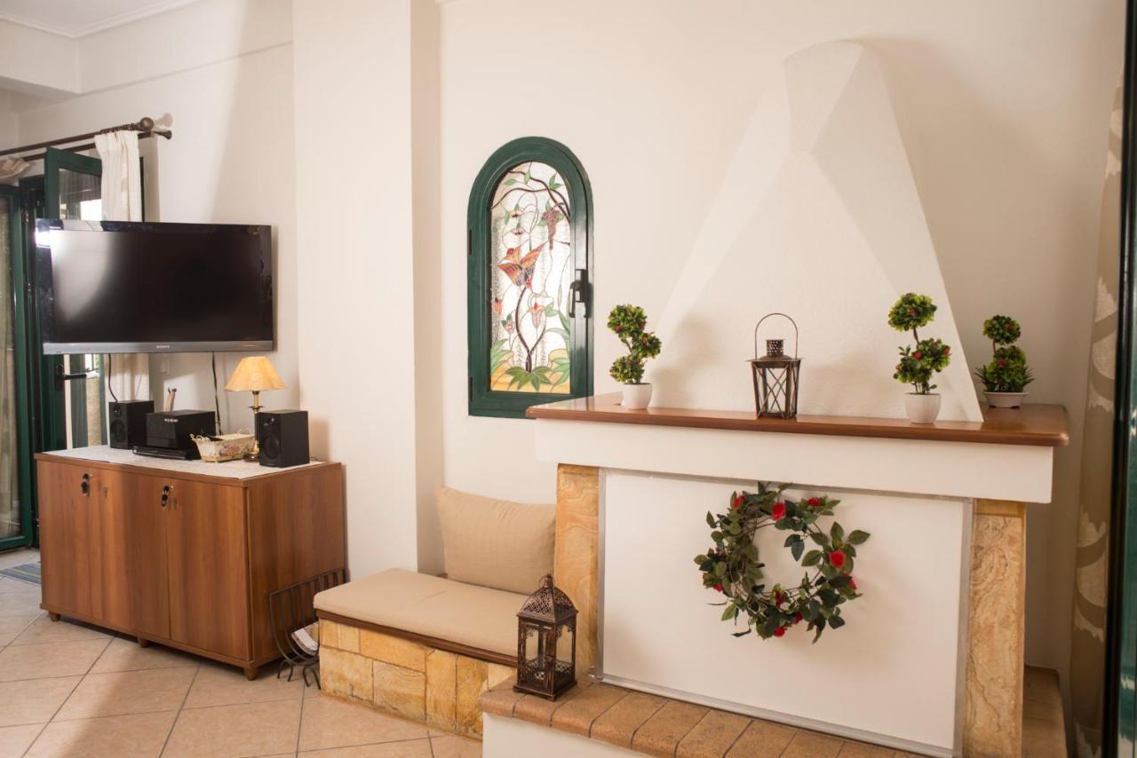 Maisonette With Garden In The Heart Of The Historical Kalamata Center Exterior photo