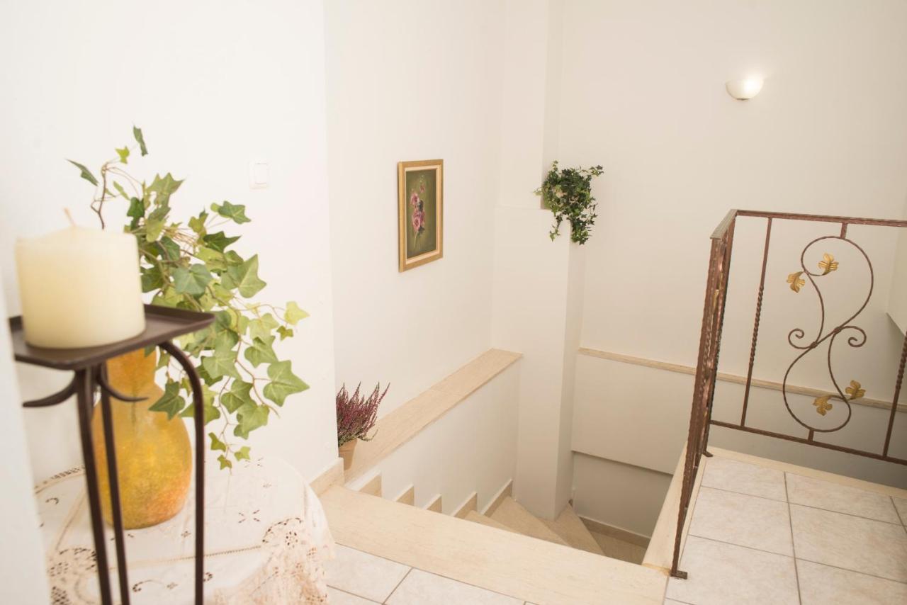 Maisonette With Garden In The Heart Of The Historical Kalamata Center Exterior photo